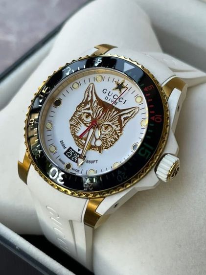 ขาว GUCCI Dive 40 MM Cat Swiss Quartz White Gold Dial White Rubber Men's Watch YA136322 ( New 