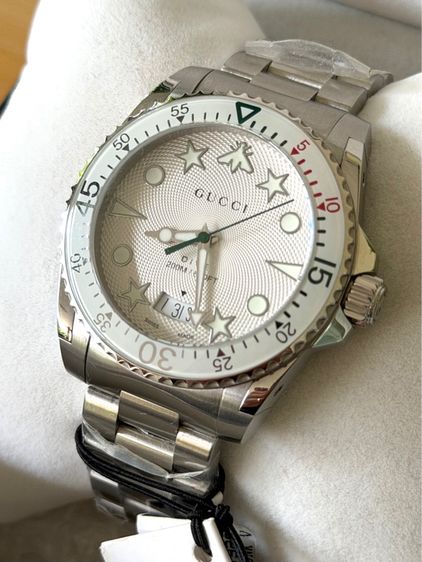 ขาว GUCCI Dive 40 mm Silver Dial Men’s Swiss Quartz Watch YA136336