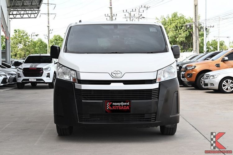 Toyota Hiace 2020 2.8 economy Van ดีเซล ไม่ติดแก๊ส เกียร์ธรรมดา ขาว รูปที่ 2