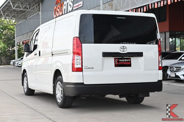 Toyota Hiace 2020 2.8 economy Van ดีเซล ไม่ติดแก๊ส เกียร์ธรรมดา ขาว รูปที่ 3