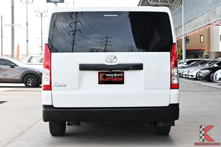 Toyota Hiace 2020 2.8 economy Van ดีเซล ไม่ติดแก๊ส เกียร์ธรรมดา ขาว รูปที่ 4