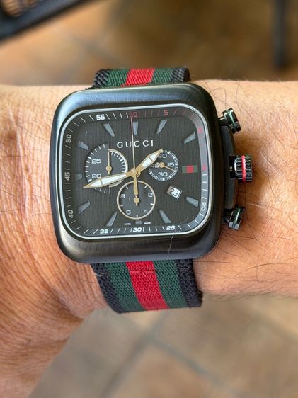 GUCCI Coupe 44 MM Chronograph Square Striped Nylon Strap Black Green Red YA131202 รูปที่ 15