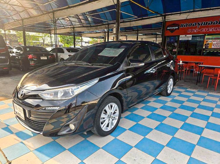รถ Toyota Yaris ATIV 1.2 G สี ดำ