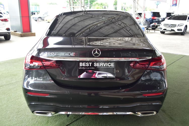 Mercedes-Benz E-Class 2022 E300 Sedan ปลั๊กอินไฮบริด (PHEV) เกียร์อัตโนมัติ ดำ รูปที่ 4