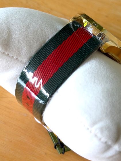 GUCCI G-Timeless Bee Gold Nylon Strap Green Red Swiss Quartz Watch YA126487B  รูปที่ 6