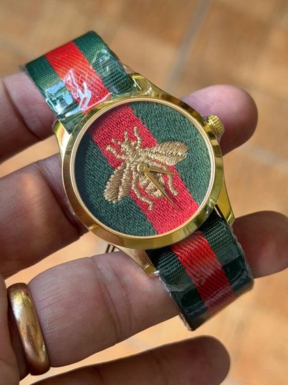 GUCCI G-Timeless Bee Gold Nylon Strap Green Red Swiss Quartz Watch YA126487B  รูปที่ 11