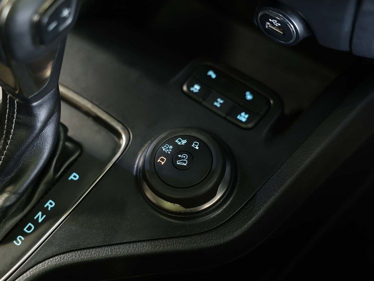 Ford Everest 2019 2.0 Bi-Turbo Titanium+ 4WD Utility-car ดีเซล ไม่ติดแก๊ส เกียร์อัตโนมัติ ขาว รูปที่ 4