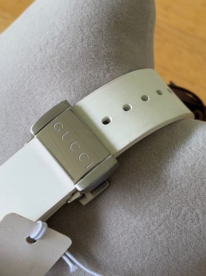 GUCCI Dive 40 MM Cat Swiss Quartz White Silver Dial White Rubber Men's Watch YA136329 รูปที่ 6