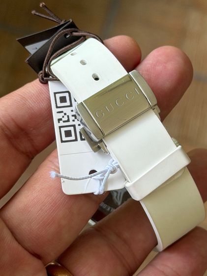 GUCCI Dive 40 MM Cat Swiss Quartz White Silver Dial White Rubber Men's Watch YA136329 รูปที่ 13