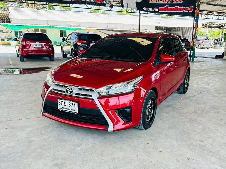 รถ Toyota Yaris 1.2 E สี แดง