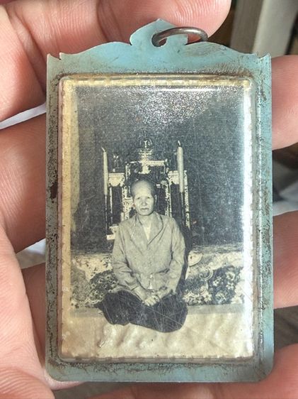 ล็อกเก็ตรูปคุณแม่บุญเรือน เลี่ยมพลาสติกกันน้ำ พร้อม มวลสารเก่า