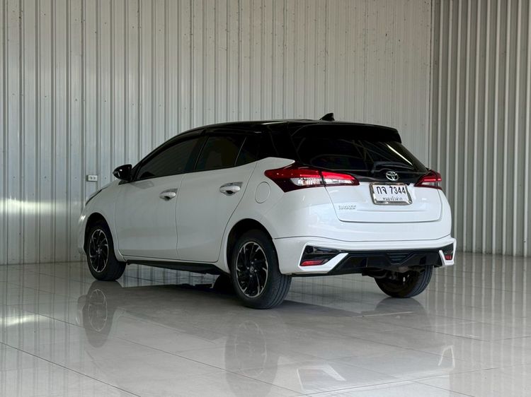 รถ Toyota Yaris 1.2 Sport Premium สี ขาว