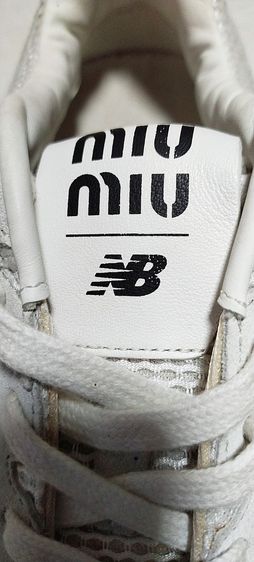 รองเท้าผ้าใบ New Balance x Miu Miu รูปที่ 4