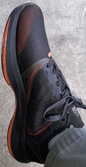 รองเท้า Skechers รุ่น Go Run Pulse สีดำ ส้ม ขนาด EU 42.5 ความยาว 27 ซม. รูปที่ 15