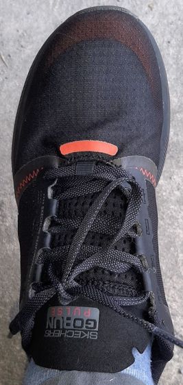 รองเท้า Skechers รุ่น Go Run Pulse สีดำ ส้ม ขนาด EU 42.5 ความยาว 27 ซม. รูปที่ 13