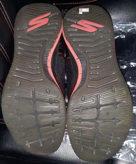 รองเท้า Skechers รุ่น Go Run Pulse สีดำ ส้ม ขนาด EU 42.5 ความยาว 27 ซม. รูปที่ 4