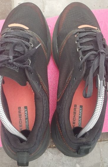 รองเท้า Skechers รุ่น Go Run Pulse สีดำ ส้ม ขนาด EU 42.5 ความยาว 27 ซม. รูปที่ 3