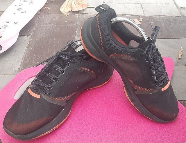 รองเท้า Skechers รุ่น Go Run Pulse สีดำ ส้ม ขนาด EU 42.5 ความยาว 27 ซม. รูปที่ 8