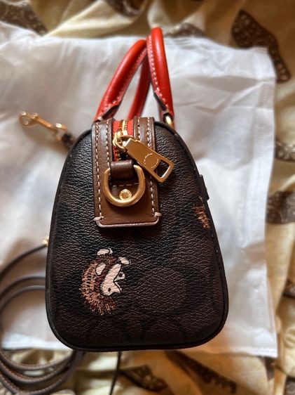 Coach ทรงหมอนมินิ ลายเม่น รูปที่ 8