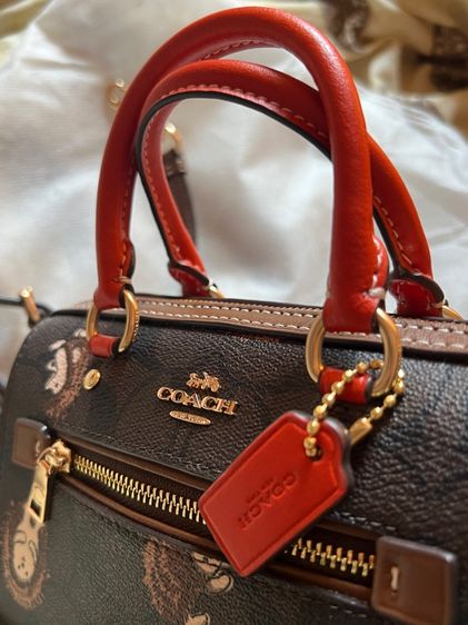 Coach ทรงหมอนมินิ ลายเม่น รูปที่ 3