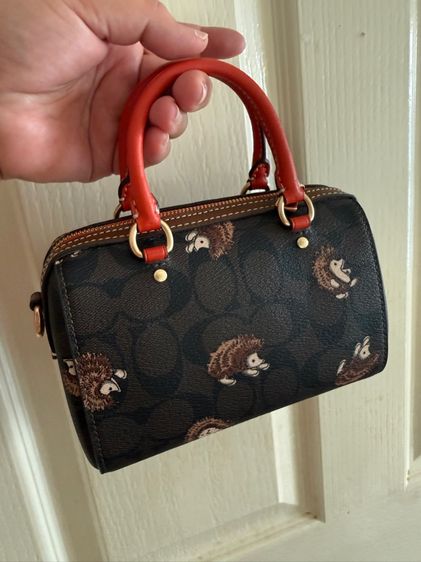 Coach ทรงหมอนมินิ ลายเม่น รูปที่ 2