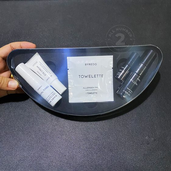 อุปกรณ์เพื่อสุขภาพ ชุดพกพาสําหรับเดินทาง Emirates First Suite Luxury BYREDO Amenity Kits 