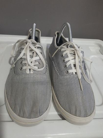 รองเท้า Vans ลายดำ ขนาด Men US 8.5 Women US 10 ความยาว 26.5 ซม.