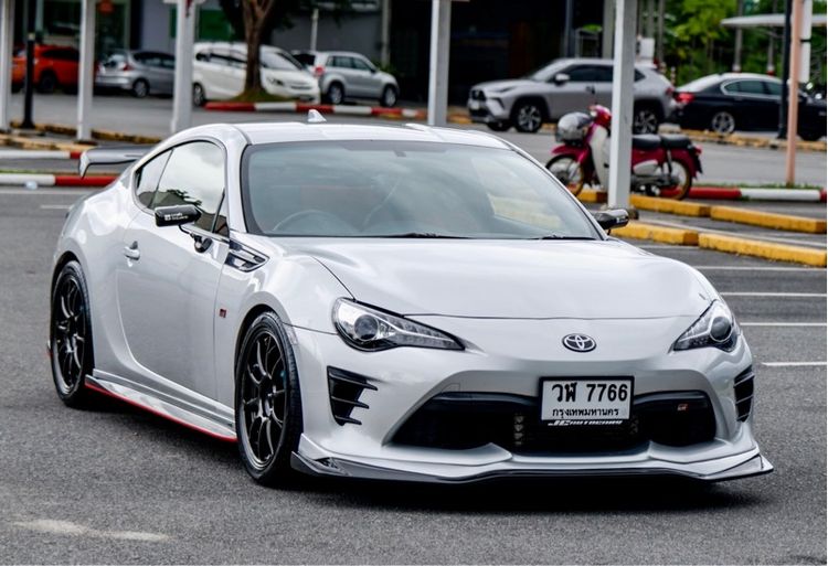 รถ Toyota 86GT 2.0 สี บรอนซ์เงิน