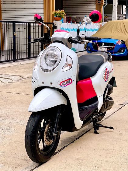 ขาย HONDA SCOOPY i ตัวรีโมท ปี2023 ตัวท็อปสุดล้อแม็ก รถที่บ้านใช้เองครับ คุณป้าครับไปซื้อของที่ตลาดเช้า-เย็นเองครับ ภาษี69 รูปที่ 4
