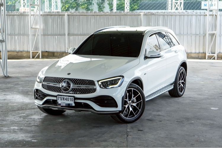 Mercedes-Benz GLC-Class 2023 GLC300e Utility-car ปลั๊กอินไฮบริด (PHEV) ไม่ติดแก๊ส เกียร์อัตโนมัติ ขาว