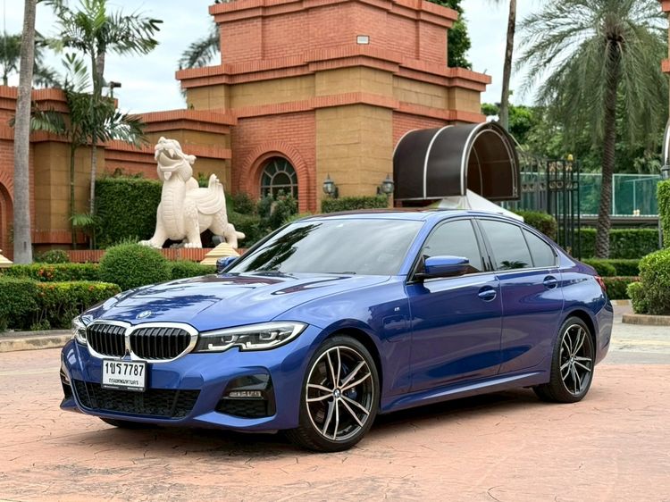 รถ BMW Series 3 330e สี น้ำเงิน
