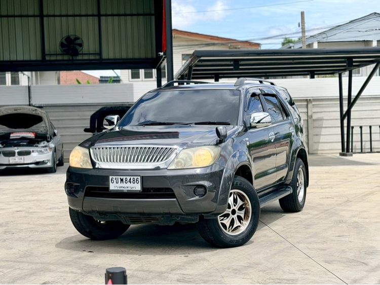 รถ Toyota Fortuner 2.7 V 4WD สี เทา