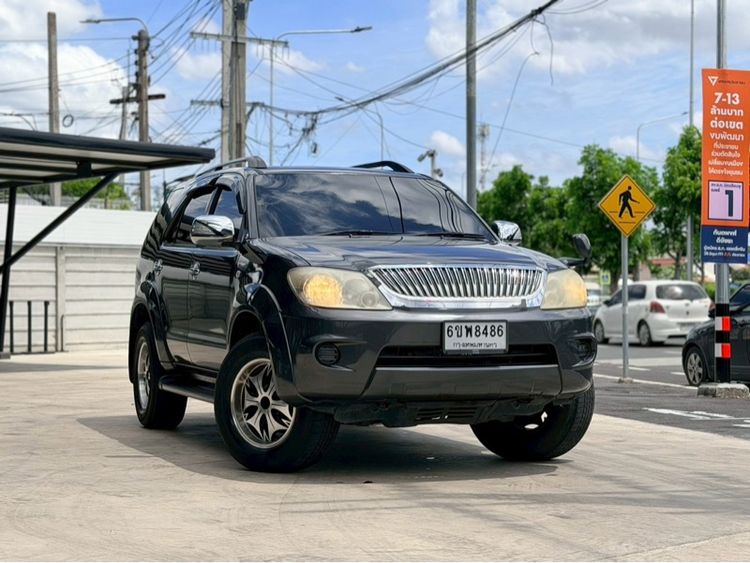 รถ Toyota Fortuner 2.7 V 4WD สี เทา