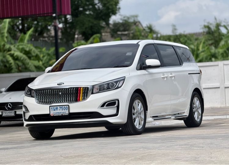 รถ Kia Grand Carnival 2.2 LX สี ขาว