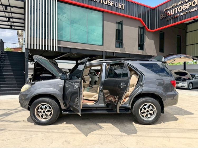 รถ Toyota Fortuner 2.7 V 4WD สี เทา