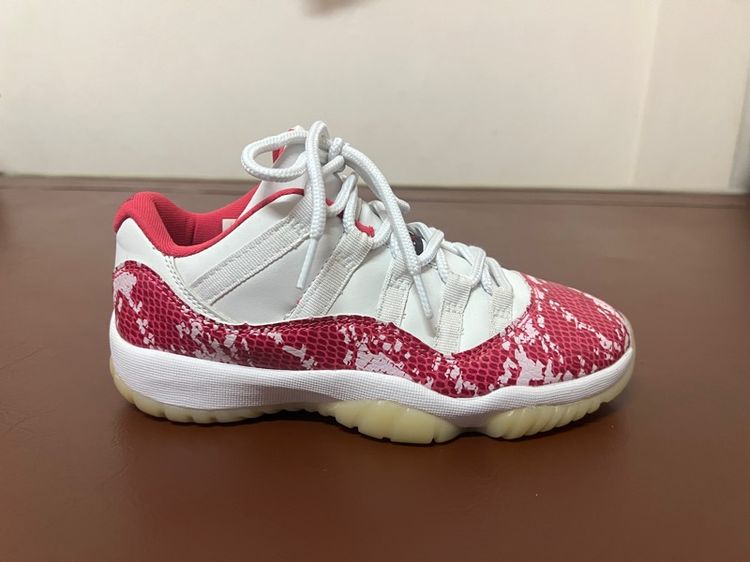 รองเท้าผ้าใบมือสอง Nike Jordan 11 Retro Low Pink Snakeskin (2019) ไซส์ 38 ราคา 390 บาทรวมค่าส่ง รูปที่ 4