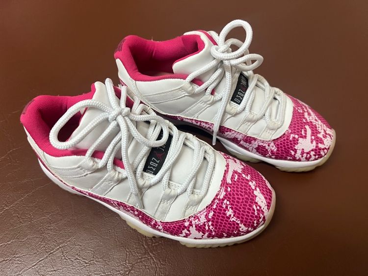 รองเท้าผ้าใบมือสอง Nike Jordan 11 Retro Low Pink Snakeskin (2019) ไซส์ 38 ราคา 390 บาทรวมค่าส่ง รูปที่ 17