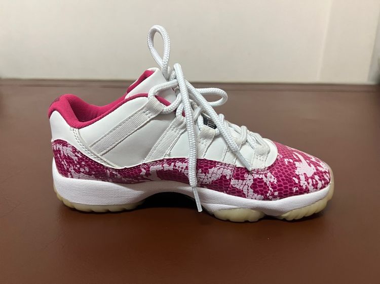 รองเท้าผ้าใบมือสอง Nike Jordan 11 Retro Low Pink Snakeskin (2019) ไซส์ 38 ราคา 390 บาทรวมค่าส่ง รูปที่ 5