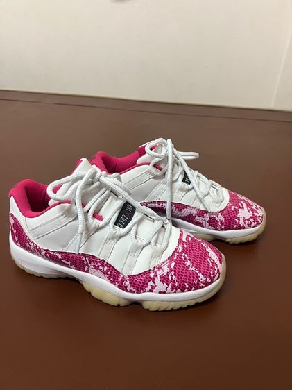 อื่นๆ UK 5 | EU 38 | US 6.5 รองเท้าผ้าใบมือสอง Nike Jordan 11 Retro Low Pink Snakeskin (2019) ไซส์ 38 ราคา 390 บาทรวมค่าส่ง