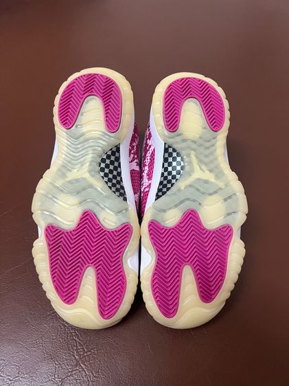 รองเท้าผ้าใบมือสอง Nike Jordan 11 Retro Low Pink Snakeskin (2019) ไซส์ 38 ราคา 390 บาทรวมค่าส่ง รูปที่ 9