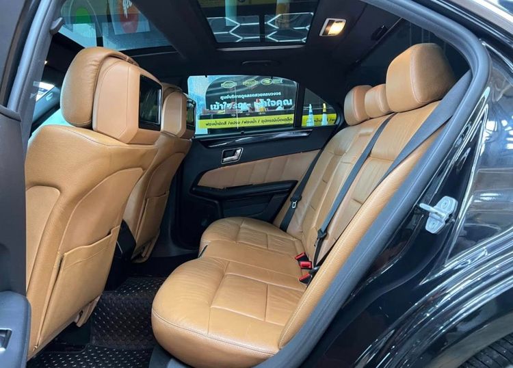 Mercedes-Benz E-Class 2011 E200 CGI เบนซิน เกียร์อัตโนมัติ ดำ รูปที่ 3