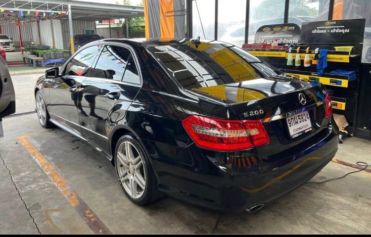 Mercedes-Benz E-Class 2011 E200 CGI เบนซิน เกียร์อัตโนมัติ ดำ รูปที่ 2