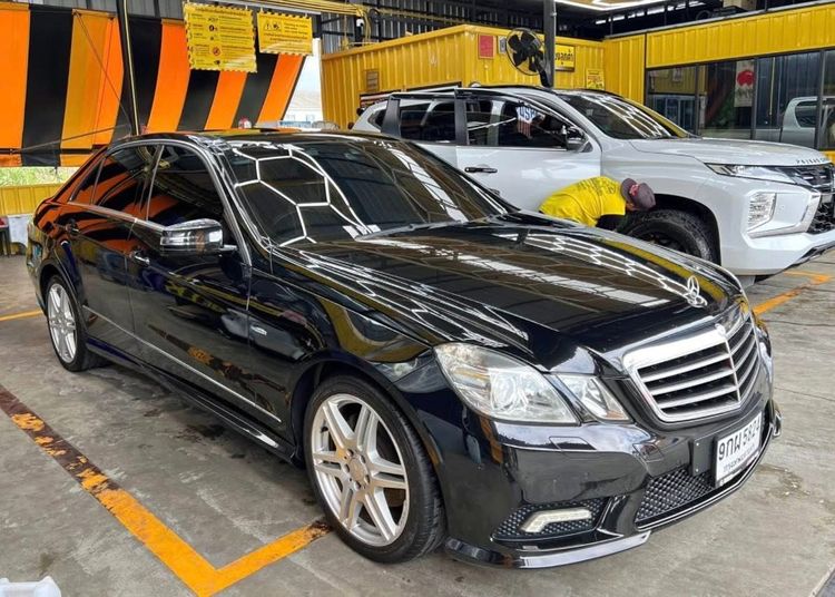 Mercedes-Benz E-Class 2011 E200 CGI เบนซิน เกียร์อัตโนมัติ ดำ