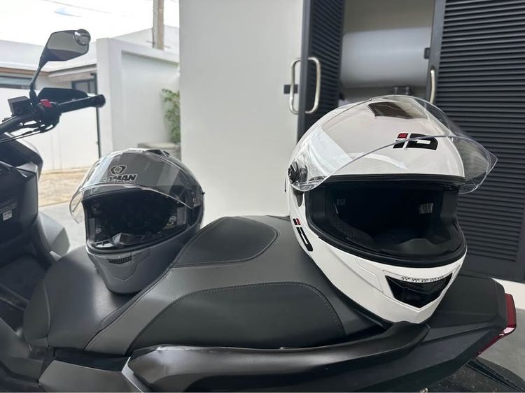 อื่นๆ 2 Full Helmets หมวกกันน็อค - Size XL+M