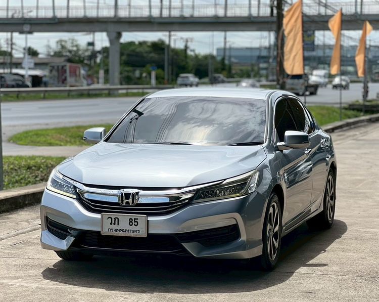 รถ Honda Accord 2.0 E สี บรอนซ์เงิน