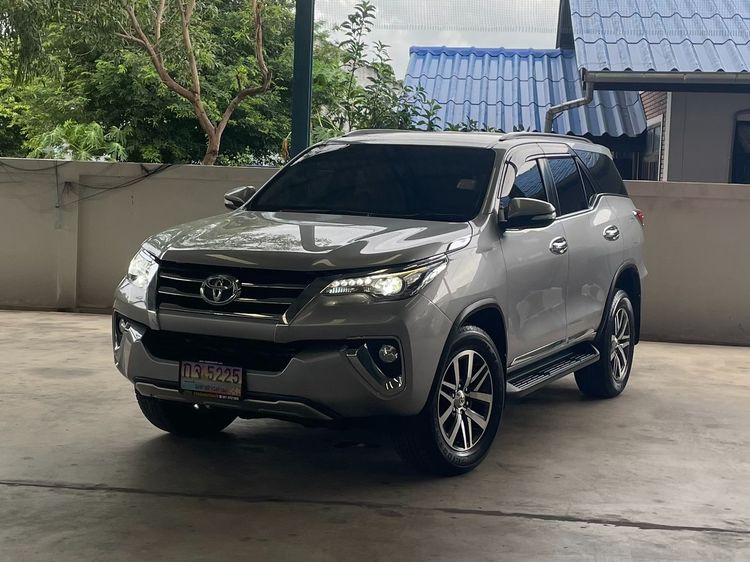 Toyota Fortuner 2015 2.8 V Utility-car ดีเซล ไม่ติดแก๊ส เกียร์อัตโนมัติ บรอนซ์เงิน