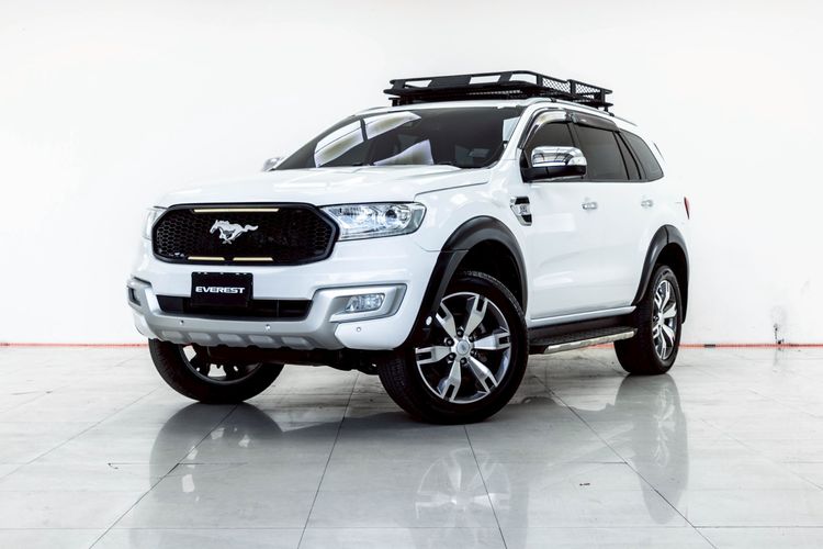 รถ Ford Everest 2.2 Titanium Plus สี ขาว