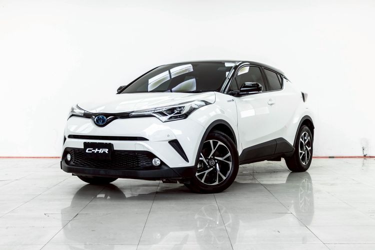 รถ Toyota C-HR 1.8 Hybrid Hi สี ขาว