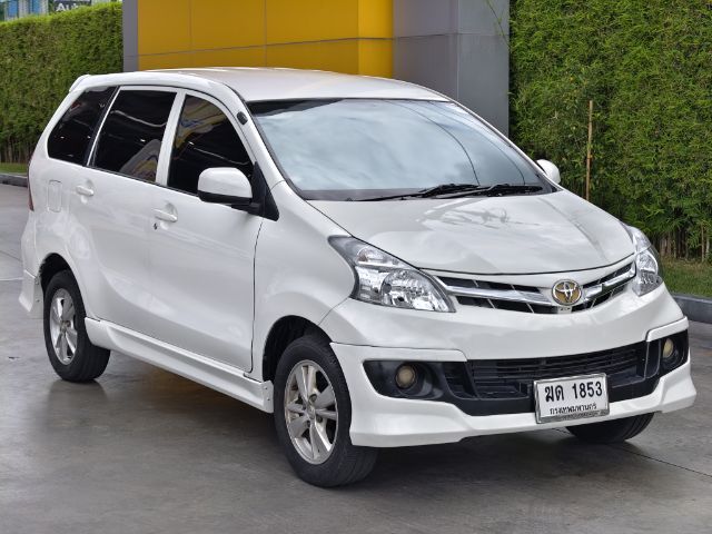 รถ Toyota Avanza 1.5 G สี ขาว