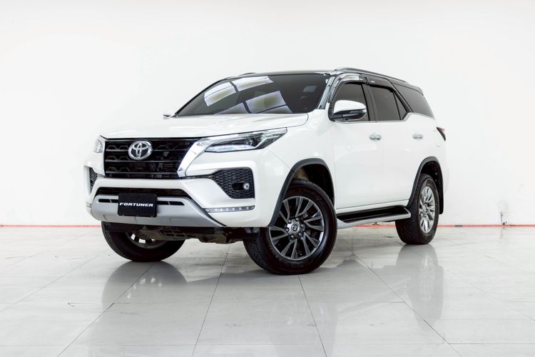 Toyota Fortuner 2021 2.4 V Utility-car ดีเซล ไม่ติดแก๊ส เกียร์อัตโนมัติ ขาว